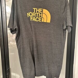 Men’s North Face BUNDLE  Cotton T-Shirt & Dark Gray Dry Fit Long Sleeve Top XL